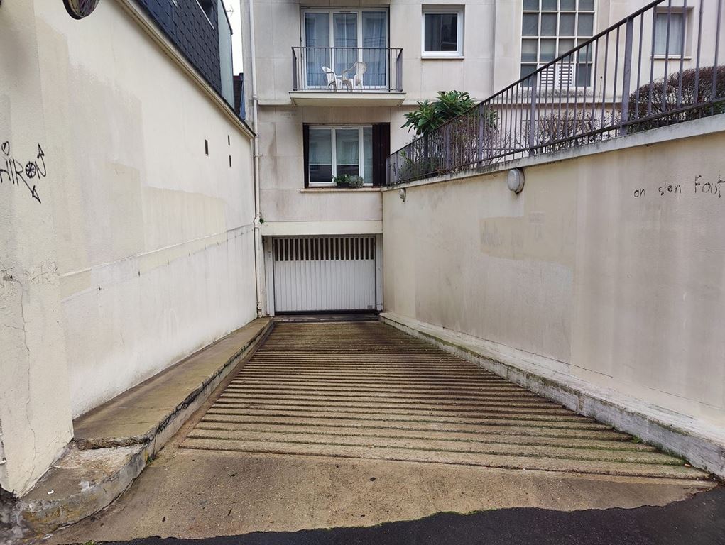 Parking PARIS 13 52€ Rene Legal/SH gestion